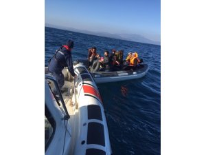 Ayvalık’ta 18 düzensiz göçmen Sahil Güvenlik’ten kaçamadı