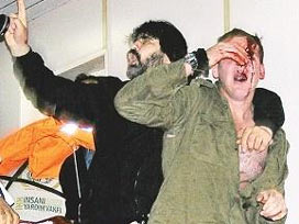 Ağlayan komandoya fiske vurdurmadım