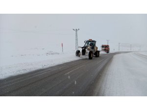 Van-Bahçesaray yolu ulaşıma kapandı