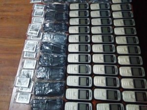 Kütahya’da kaçak 114 adet tuşlu cep telefonu ele geçirildi