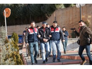 İki ildeki DEAŞ operasyonunda 3 gözaltı