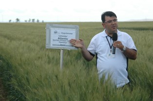 Bayer Karapınar'da mobil laboratuvar kurdu