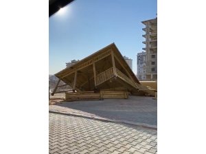 Kahramanmaraş’ta rüzgarın şiddeti böyle görüntülendi