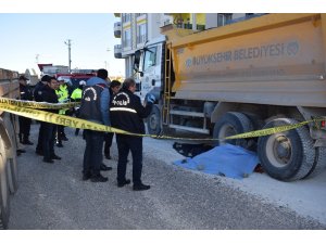 Hafriyat kamyonu belediye işçisini ezdi: 1 ölü