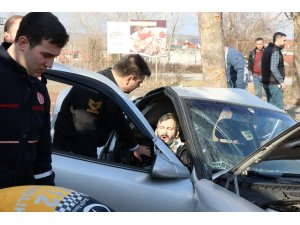 Sakarya’da feci kaza: 10 yaşındaki çocuk hayatını kaybetti, anne ve baba yaralandı