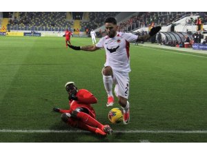 Süper Lig: Gençlerbirliği: 0 - Gaziantep FK: 0 (İlk yarı)