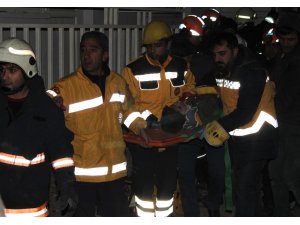 Enkazdan 5 saat sonra 12 yaşındaki çocuk sağ çıkarıldı