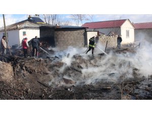Erzincan’da örtü yangını