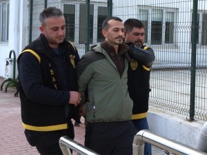 Adana'da cezaevi firarisi hükümlü durakta otobüs beklerken yakalandı