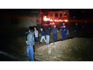 Nazilli’de çıkan yangında 8 ev küle döndü
