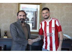 Claudemir, Sivasspor ile resmi sözleşmeyi imzaladı