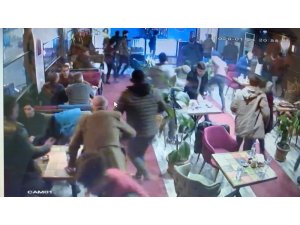 Deprem anı kameralara yansıdı