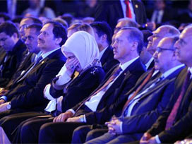 Emine Erdoğan göz yaşlarını tutamadı- Video