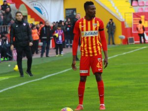 Bernard Mensah kart cezalısı