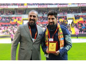Kayserispor, Cangele’ye plaket verdi