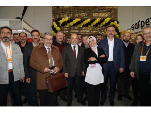 AK Partili Yavuz dünyanın en büyük arıcılık festivaline katıldı