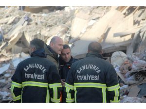 Bakanlar Soylu ve Koca ile Binali Yıldırım, deprem bölgesinde incelemelerde bulundu