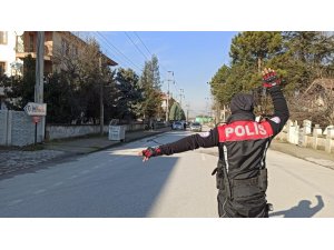 Hem trafik ekipleri hem asayiş ekipleri kuş uçurtmuyor