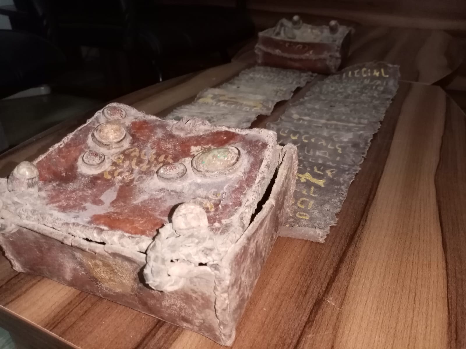 Bursa'da ceylan derisi üzerine yazılmış Tevrat ele geçirildi