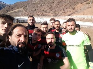 Galibiyet primlerini depremzedelere bağışladılar