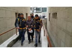Baltayla öldürdü, tutuksuz yargılanmak istedi