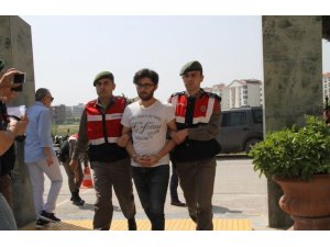 Babalarını önce öldürüp sonra yakmışlardı