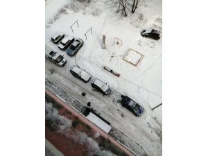 Rusya’da 17. katta buz tutan balkondan kayarak düşen çocuk öldü