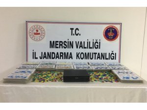 Mersin’de sendika binasına kumar operasyonu