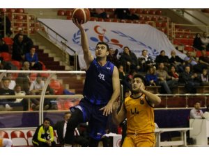 Kağıtspor, basketbolda liderliği bırakmıyor