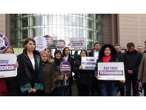 Eşini alnından vurduğu iddia edilen sanığın yargılanmasına devam edildi