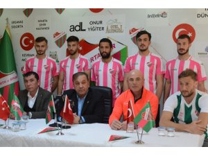 Isparta 32 Spor Yönetimi: "Masa başı oyunlar varsa, o oyunları bozup masayı da başlarına yıkarız"