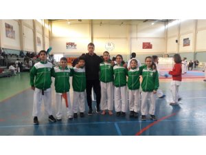 Mustafakemalpaşalı karatecilerden 7 madalya