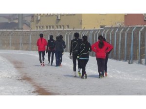 Dondurucu soğukta şampiyonaya hazırlık