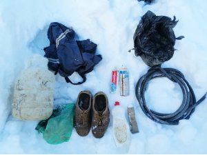 Bitlis'te PKK'lı teröristlere ait yaşam malzemeleri ele geçirildi