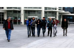 Camideki çelik kasa hırsızları yakalandı