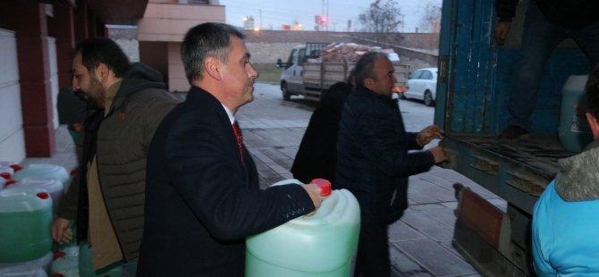 Gölbaşı’nda depremzedelere 3 tır yardım malzemesi gönderildi