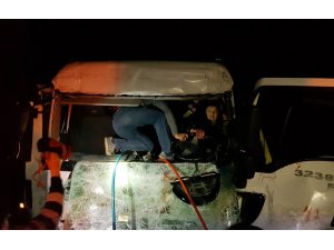 Tanker TIR’a arkadan çarptı: 1 ağır yaralı