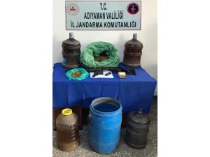 Jandarma uyuşturucu ve silah ele geçirdi
