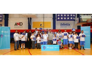 Ergin Ataman, özel sporculara One Team sertifikalarını verdi