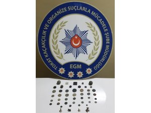 Durdurulan şüpheli araçta 47 parça tarihi eser ele geçirildi