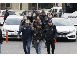 GÜNCELLEME - Şanlıurfa'da otomobilde bulunan patlayıcıyla ilgili yakalanan 11 şüpheliden 2'si tutuklandı
