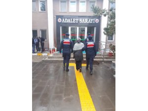 3 yıldır FETÖ’den aranan kadın saklandığı evde yakalandı