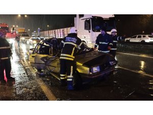 Kocaeli'de otomobil ile kamyonet çarpıştı: 4 yaralı
