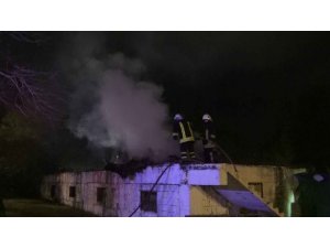 Araçlar yanmaktan son anda kurtuldu