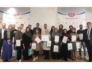 Köln'ün sembolleri arasına giren camiyi tanıtacak 22 rehber sertifika aldı