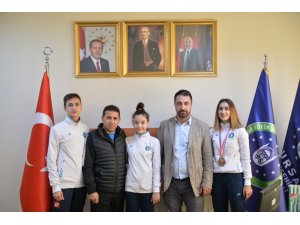 Büyükşehirli sporcular madalya için yola çıktı