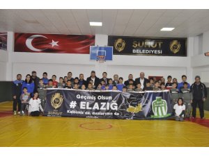 Minik sporculardan Elazığ ve Malatya depremine pankartlı destek