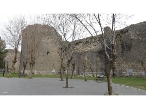Elazığ depremi, UNESCO Dünya Mirası Listesi’nde bulunan surları da etkiledi