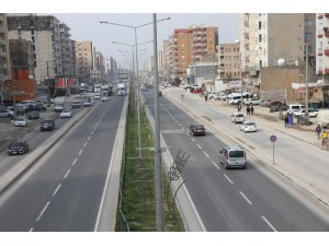 Ölümlü kazaların yaşandığı çevre yolunda çitlere zarar veren şahıs kameralara yakalandı