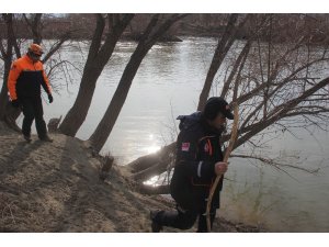 Erzincan’da 37 gündür kayıp adamın bulunması için kadavra köpekleri de arama çalışmasına katıldı